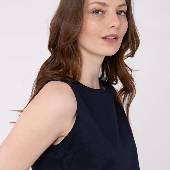 W-mw-tamani-TAMANI-Aermelloses-Top-aus-Bio-Baumwolle-Fair-Trade-Mode-MEDIOLAR-Navy-Vorne3