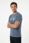 Herren-Bambus-T-Shirt in Blau mit Mountain-Gaze-Vogelmotiv, Modellansicht