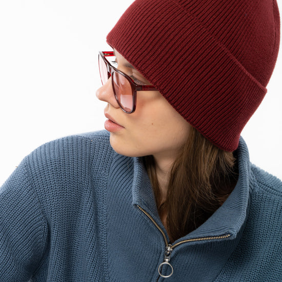 mw-590-301-burgundy-kali-strickmuetze-aus-bio-baumwolle-online-mode-kaufen-unisex-seite
