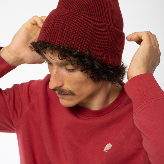 mw-590-301-burgundy-kali-strickmuetze-aus-bio-baumwolle-online-mode-kaufen-unisex-side