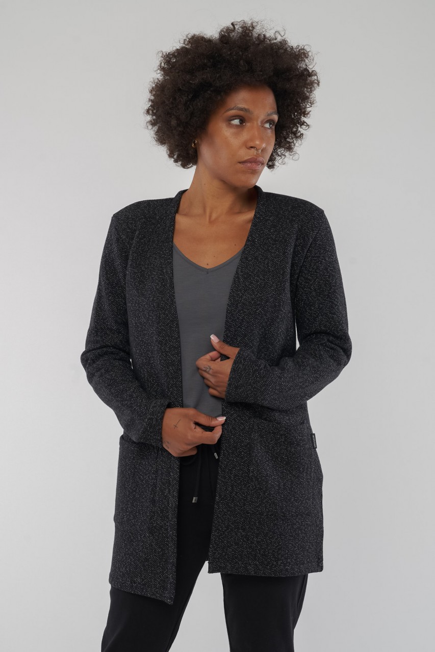 Marie-Louise ist 170cm groß und trägt Größe S