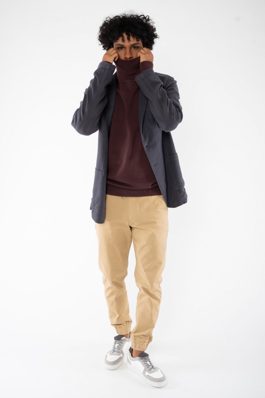 David ist 190cm groß und trägt Größe M