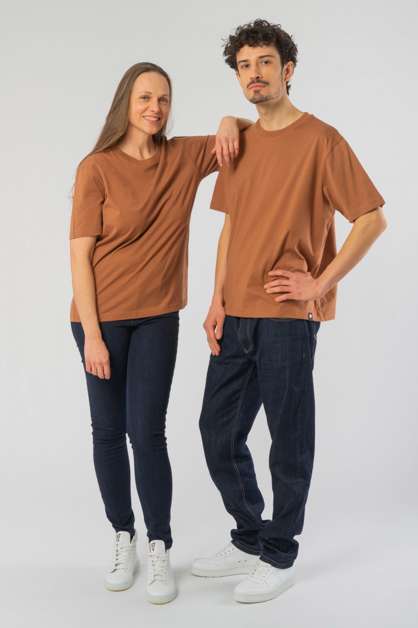 Sandra ist 174cm groß und trägt Größe S