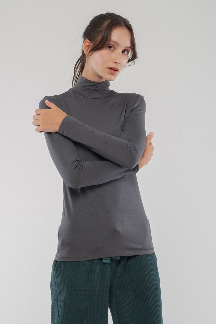 Marie-Louise ist 170cm groß und trägt Größe S