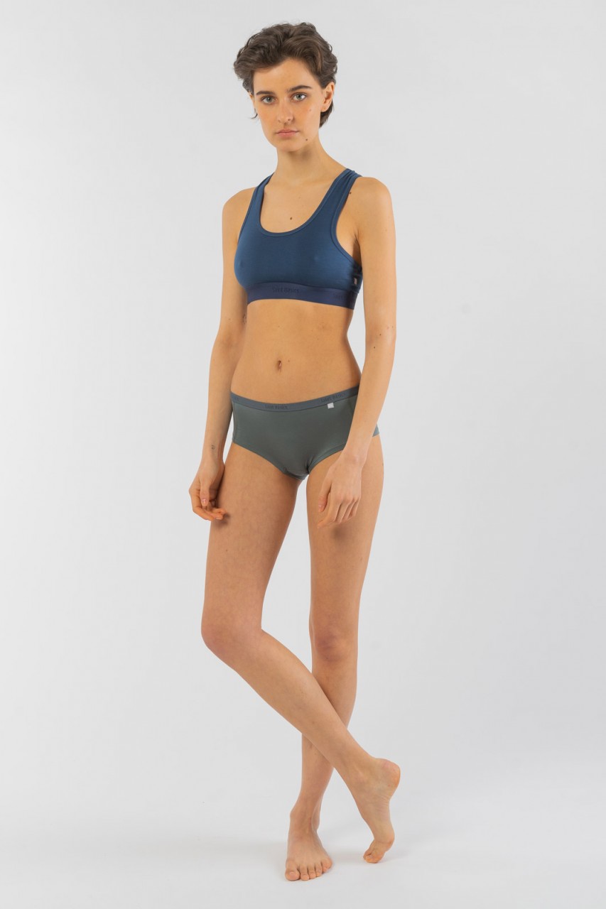 Lotte ist 175cm groß und trägt Größe S