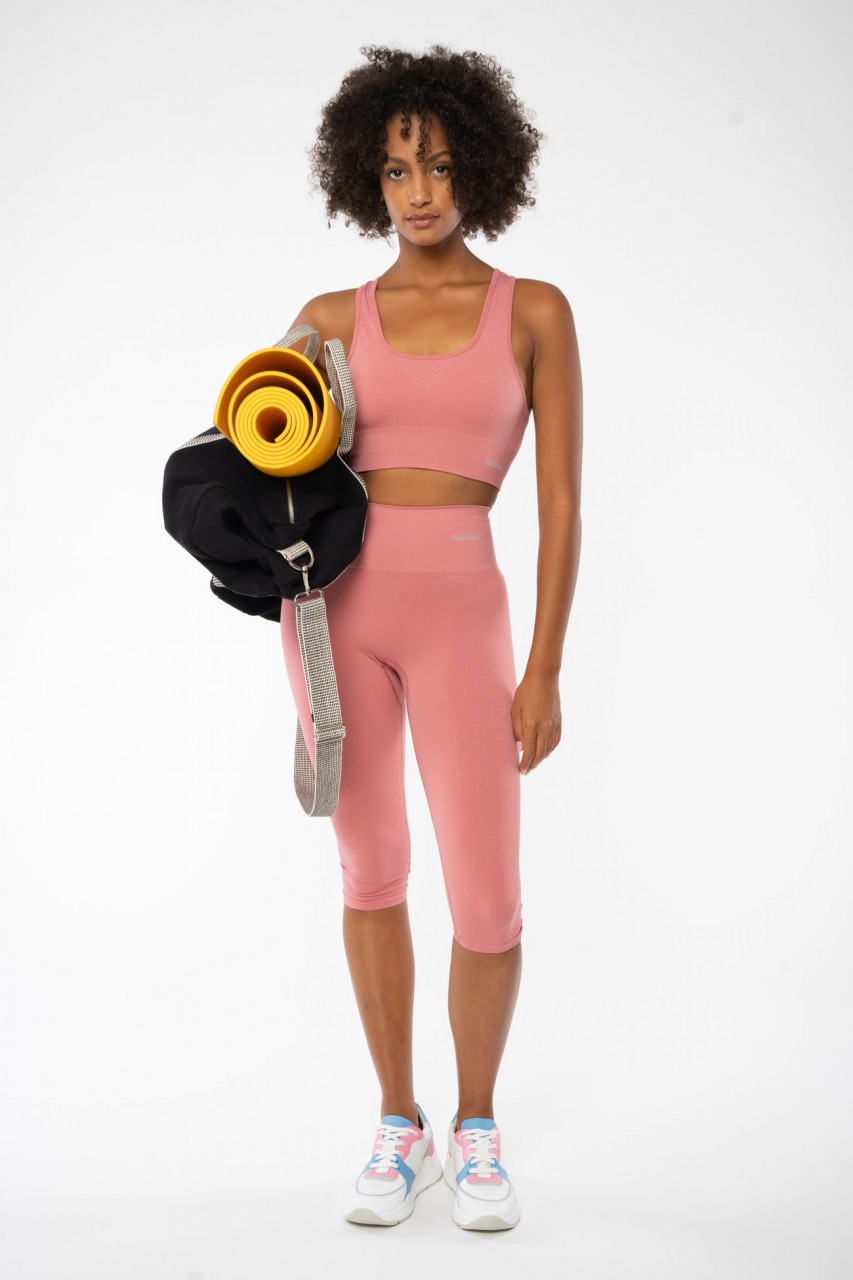 Lisa ist 177cm groß und trägt Größe S