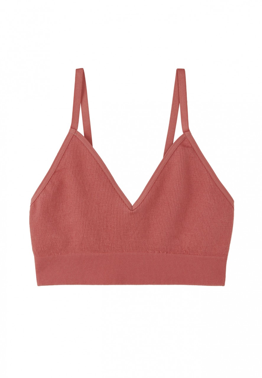 Alisa ist 176cm groß und trägt Größe S